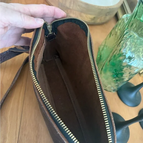 Elegant Dark Brown Crossbody Bag - Picture 6 of 8